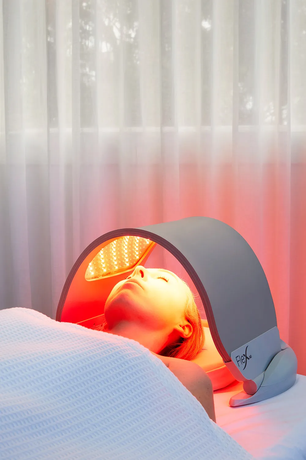 LED-Lichttherapie zur Regenerationsunterstützung: Dermalux Flex MD in der Praxis Dr. Molnar